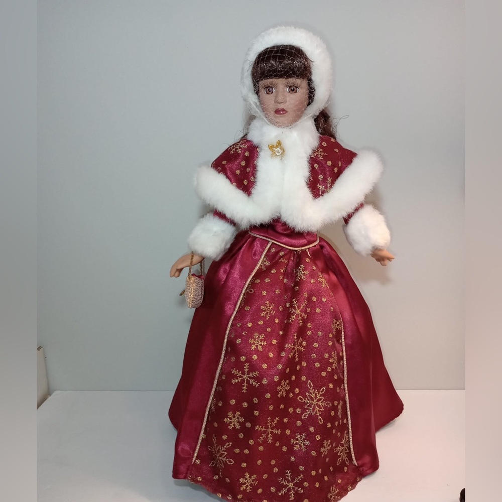 PORCELAIN COLLECTABLE DOLL - Picture 8 of 9